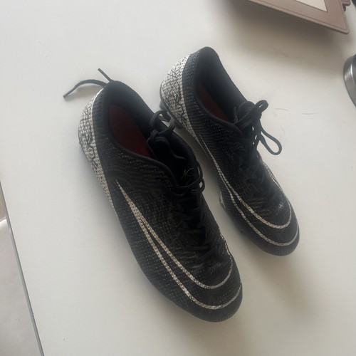 Mens new football boots - new,