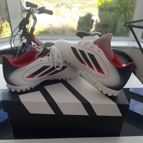 White and black adidas - , goletto